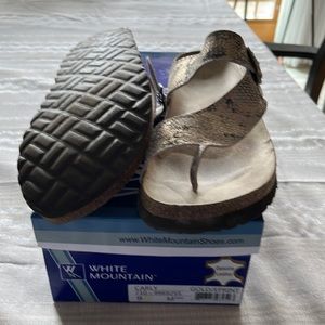 Metallic leather white mountain sandals size 9